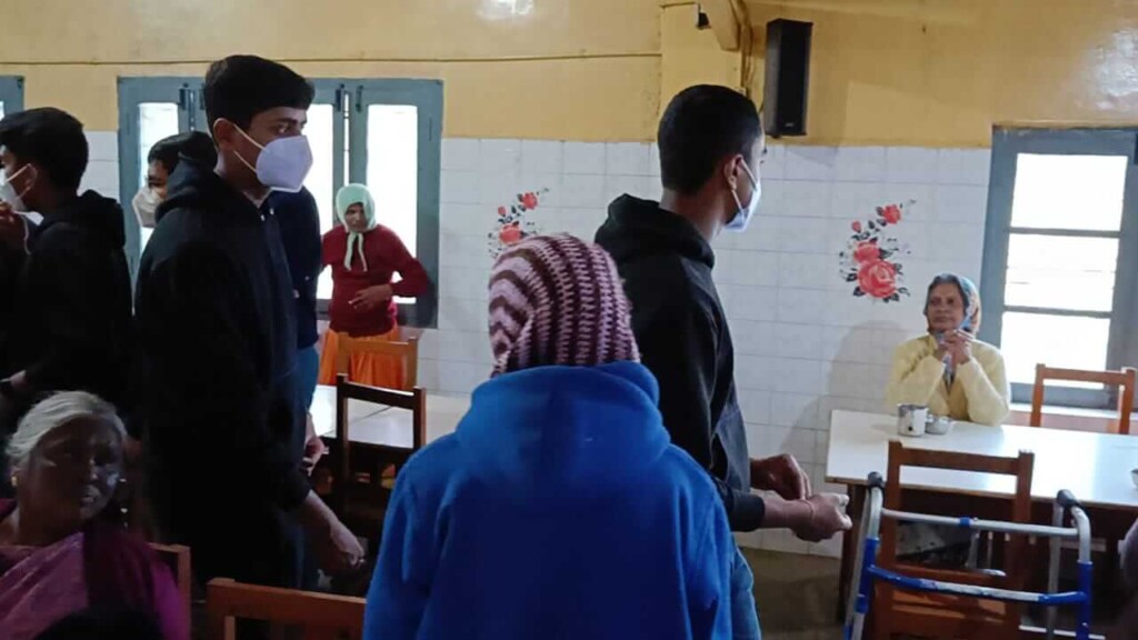 grade 10 icse boys visit old age home