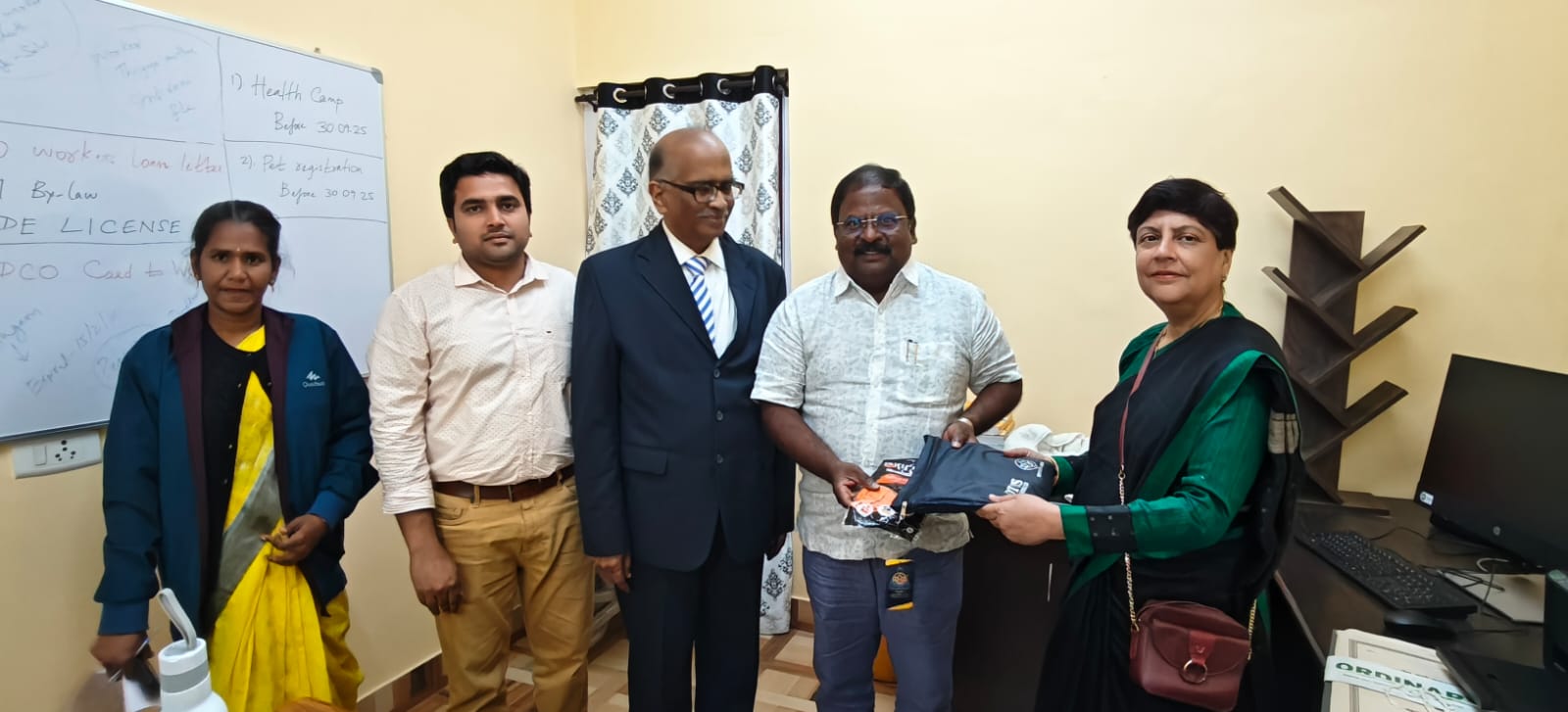 raincoat and gloves for municipal health workers project